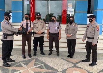 Sat Binmas Polres Seruyan Berikan Penyuluhan dan Bagikan Sembako ke Satpam