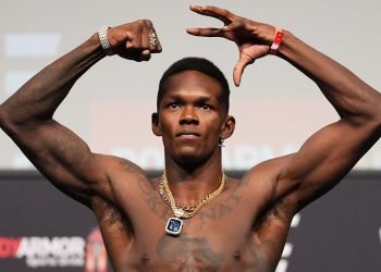 Raja Kelas Menengah UFC, Israel Adesanya Pernah Dimarahi Sekuriti