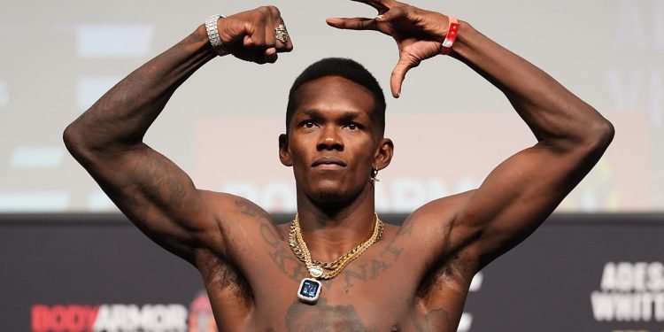 Raja Kelas Menengah UFC, Israel Adesanya Pernah Dimarahi Sekuriti