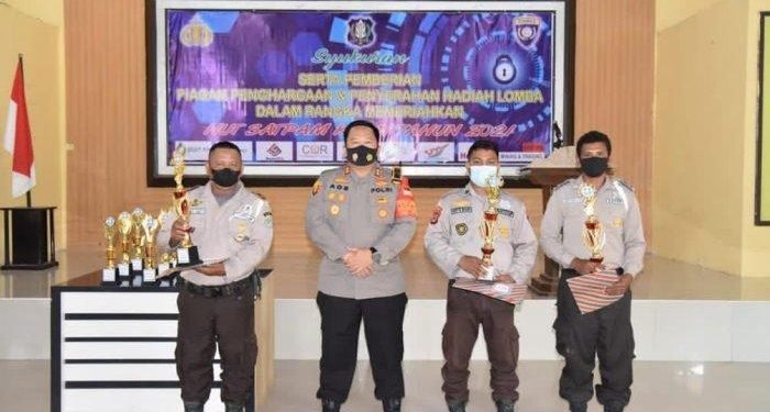 Berprestasi, Satpam di Morowali Utara Terima Penghargaan