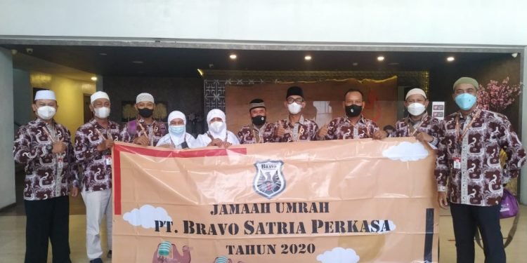 PT. Bravo Satria Perkasa Berangkatkan 10 Karyawan untuk Umrah