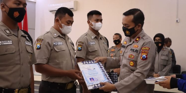 Wujud Profesionalisme Satpam Salah Satunya Memiliki Sertifikat Gada Pratama