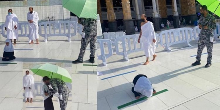 Payungi Gadis Saat Sholat, Penjaga Keamanan Masjidil Haram Dapat Apresiasi