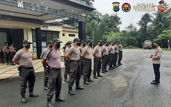 Polres Tabalong Latih Satpam Senam Tongkat dan Borgol Polri