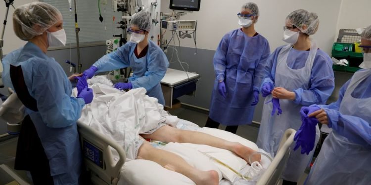 Enam Sekuriti Rumah Sakit di Karibia Disiram Cairan Asam