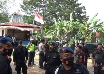 Satpam dan Warga Lima Keturunan Saling Bentrok, Polisi Kena Lemparan Batu