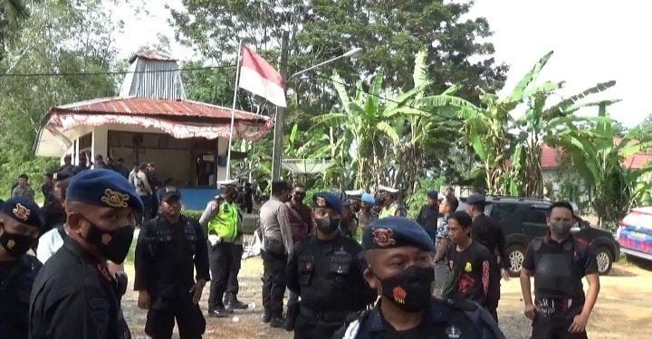 Satpam dan Warga Lima Keturunan Saling Bentrok, Polisi Kena Lemparan Batu