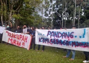 Tak Terima di PHK, 66 Anggota Satpam Berunjuk Rasa