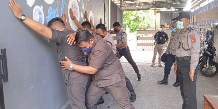 Binmas Polresta Denpasar Latih Ketangkasan Satpam BSP