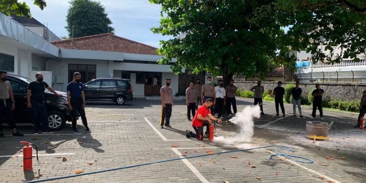 Anggota BSP Bali Ikuti Pelatihan Pemadaman Kebakaran