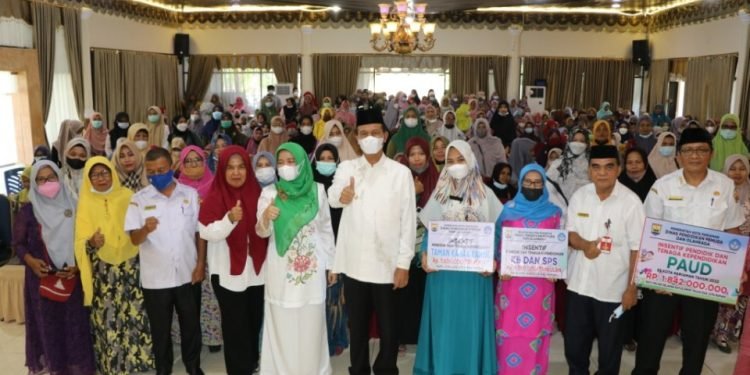 Empat Satpam Terima Insentif dari Wali Kota Pariaman