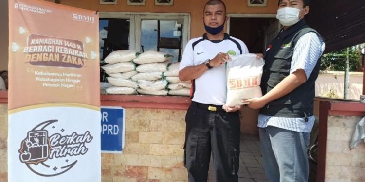 BMH Kaltim Salurkan “Berkah Fitrah” untuk Satpam