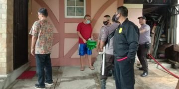 Satpam dan Damkar Padamkan Api Rumah Kosong di Sentul City