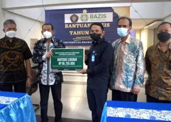 BAZIS Universitas Brawijaya Salurkan Donasi ke Satpam