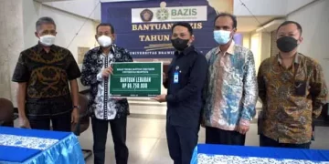 BAZIS Universitas Brawijaya Salurkan Donasi ke Satpam