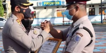 Gagalkan Aksi Teror Bom, Satpam Raih Penghargaan dari Kepolisian