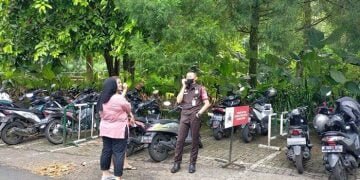 Husaini, Satpam Taman Safari yang Ikhlas Bekerja di Hari Lebaran