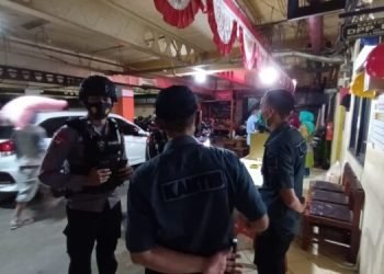 Ciptakan Lingkungan Kondusif, Personel Brimob Sambangi Satpam Pasar Cipanas