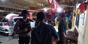 Ciptakan Lingkungan Kondusif, Personel Brimob Sambangi Satpam Pasar Cipanas