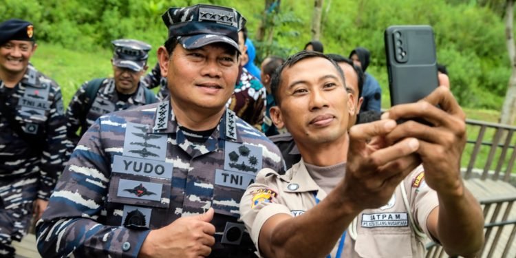 Suyono, Satpam IKN Nusantara yang Berswafoto dengan Kasal TNI
