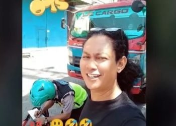 Satpam Tilang Pengendara yang Parkir Sembarangan di Area Pabrik