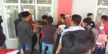 Mahasiswa Unhas Kecam Satpam Kampus Saat Menghalangi Unjuk Rasa