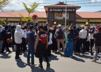 13 Temannya Ditahan Terkait Tewasnya Satpam, Mahasiswa Berunjuk Rasa