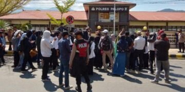 13 Temannya Ditahan Terkait Tewasnya Satpam, Mahasiswa Berunjuk Rasa