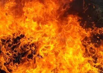 Seorang Balita Diselamatkan Satpam saat Terjadi Kebakaran