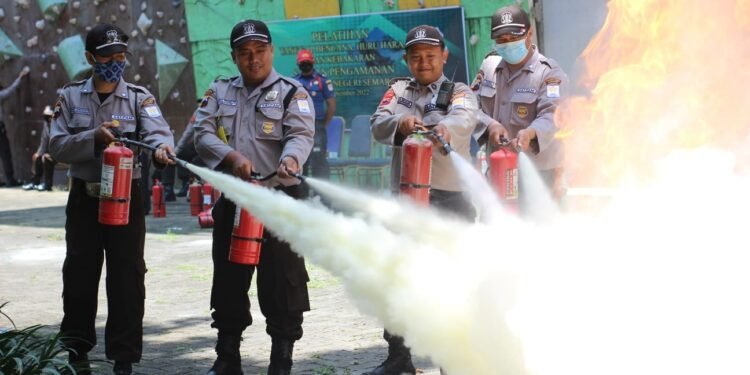 Satpam UNNES Selenggarakan Pelatihan Tanggap Bencana