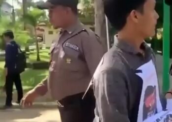 Diimbau untuk Tidak Halangi Jalur saat Orasi, Satpam Malah Dibentak Mahasiswa