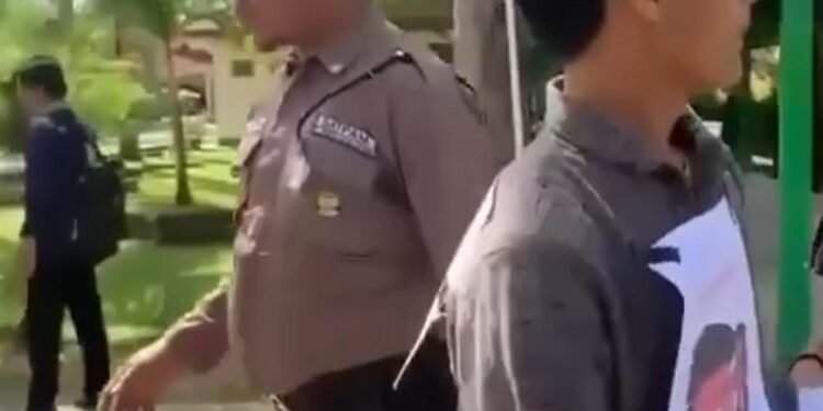 Diimbau untuk Tidak Halangi Jalur saat Orasi, Satpam Malah Dibentak Mahasiswa