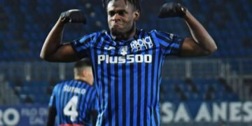 Berpenampilan Mencurigakan, Security Bank Cegah Duvan Zapata Masuk