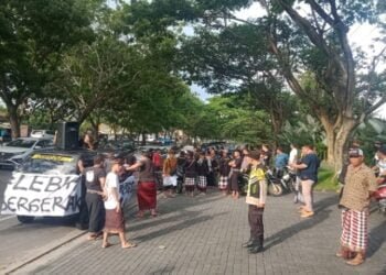Tak Terima Diberhentikan, 13 Satpam Hotel di Gianyar Unjuk Rasa