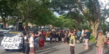Tak Terima Diberhentikan, 13 Satpam Hotel di Gianyar Unjuk Rasa