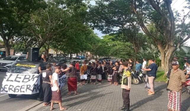 Tak Terima Diberhentikan, 13 Satpam Hotel di Gianyar Unjuk Rasa