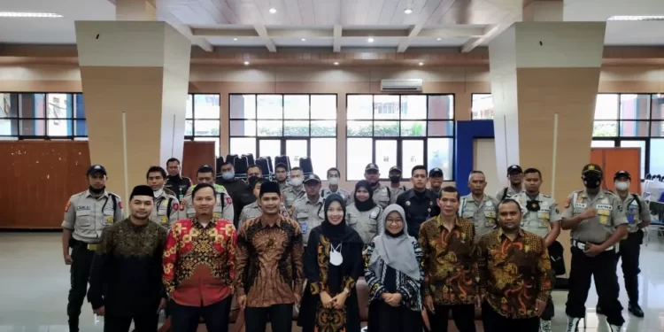 Satpam Unisba Jadi Penegak Aturan Penggunaan Busana Islami