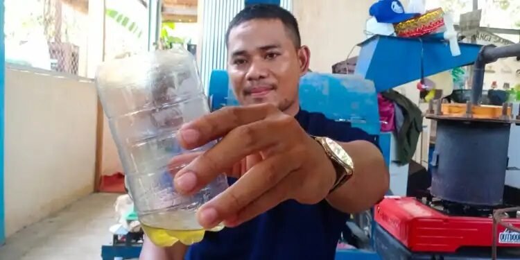 Yusuf, Satpam yang Ubah Sampah Plastik Jadi Bahan Bakar Minyak
