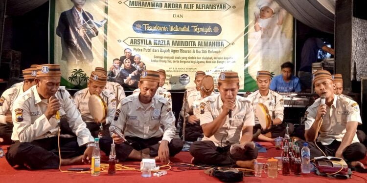 Satpam Sukun Pandai Bermain Rebana