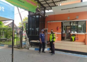 Jalin Kedekatan, Polsek Buduran Sambangi Satpam Perumahan   