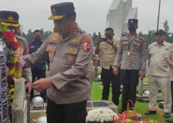 Kenang Bapak Satpam Indonesia, Polri dan Satpam Doa dan Tabur Bunga di TMP