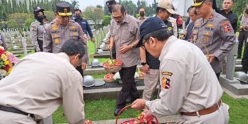 DPP APSI Hadiri Tabur Bunga Peringati HUT Satpam Ke-42 di TMP yang Dipimpin Kakorbinmas Baharkam Polri