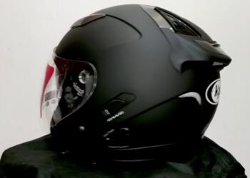 Panik Kepergok Satpam, Maling Helm Jadi Bulan-Bulanan Warga