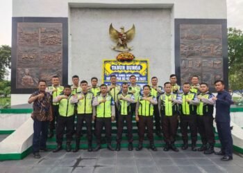 HUT ke-42, Satpam di Kota Serang Tabur Bunga di TMP Ciceri