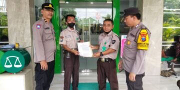 Polsek Asembagus Sosialisi Seragam Dinas Satpam yang Baru
