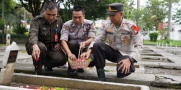 HUT ke-42 Satpam, Polresta Mojokerto dan Satpam Ziarah dan Tabur Bunga ke TMP