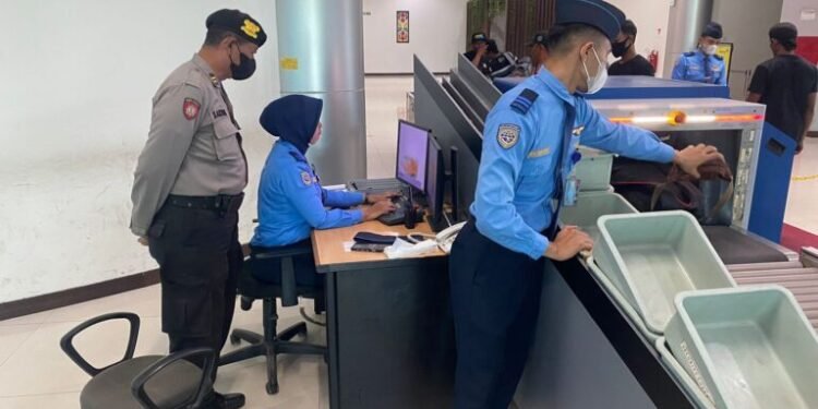 Polresta Palangka Raya Lakukan Pengamanan di Bandara Tjilik Riwut