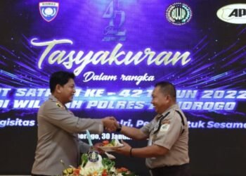 HUT ke-42 Satpam, Polres Ponorogo Gelar Tasyukuran dan Potong Tumpeng