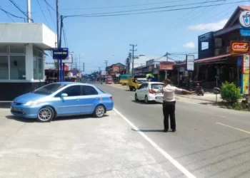 Antisipasi Kemacetan, Satpam Bank BRI Sigap Atur Lalin