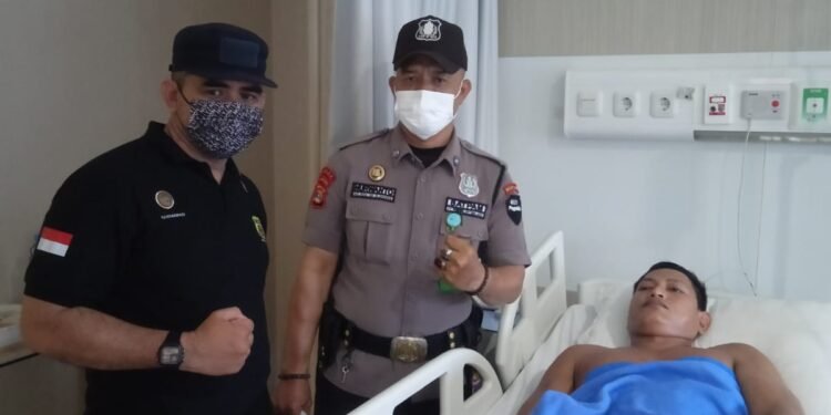 Komunitas Satpam Jenguk Korban Penembakan Perampok di Lampung